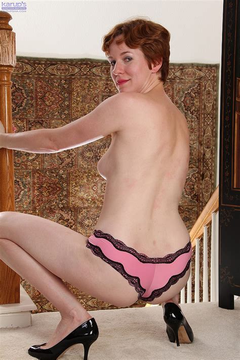 Redhead Mommy Clarissa Caress Her Miffy MILF Fox