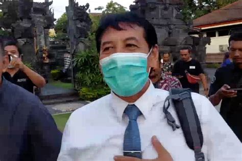 Jadi Tersangka Korupsi Rektor Universitas Udayana Jalani Pemeriksaan