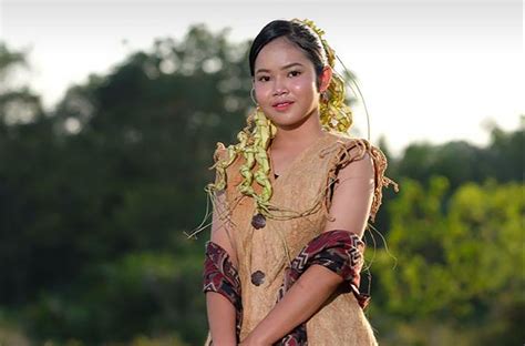 Pakaian Tradisional Orang Asli Lucas Hardacre