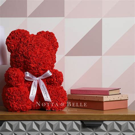 Красный мишка из искусственных роз размером 35 см от Notta&Belle в ...