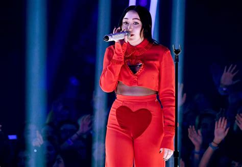 Noah Cyrus Performing With Labrinth At The Iheartradio Music Awards