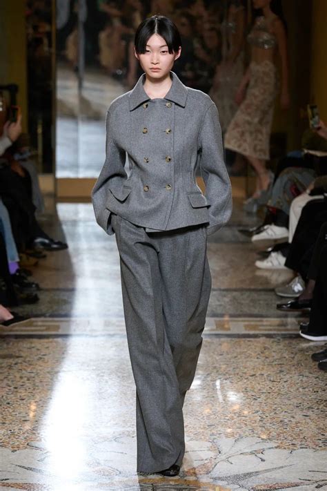 Pin by Татьяна on Костюм | Color trends fashion, Ermanno scervino ...