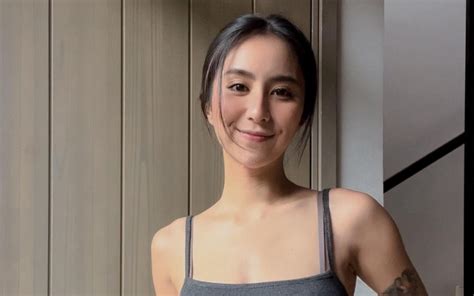 Gaya Clairine Clay Pakai Dress Ketat Bikin Netizen Panas Dingin Makin Hot Okezone Women