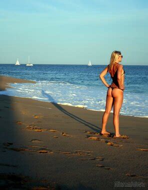 Bikini Model Kelly Sunshine AI Enhanced Photo Gallery