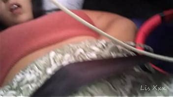 Gostosa mostra os peitos no ônibus Lis Xxx XVIDEOS