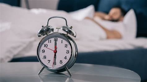 Почему будильник опасен для здоровья