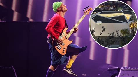 Así es la impactante mansión de Flea el bajista y fundador de Red Hot Chili Peppers Infobae