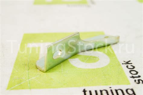 Кронштейн крепления приёмной трубы для Шевроле Нива, Лада Нива Тревел ...