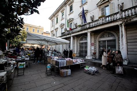 Piazza Ghiaia Market Parma Italy Editorial Photo Image Of Crowd Open
