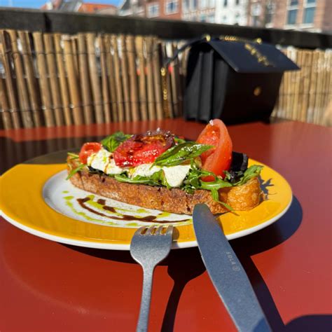 Met Of Zonder Bikini Er Kan Weer Geluncht Worden In De Haven Liever In Leiden