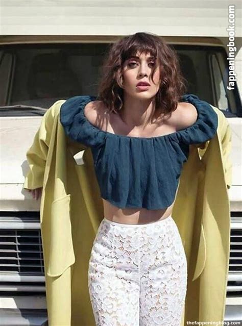 Lizzy Caplan Nude The Fappening Photo FappeningBook
