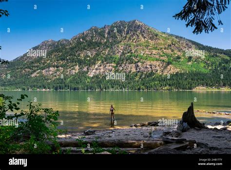 Fit girl in bikini water Fotos und Bildmaterial in hoher Auflösung Alamy