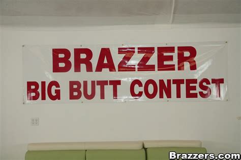 Ricki Sinnamon And Luscious Showing Off Their Heels And Hotpants 2 2 0601 Porn Pic