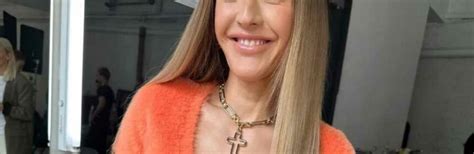 Ellie Goulding Shows Off Incredible Abs As She Goes Braless In Orange Crop Top The Sun Hot