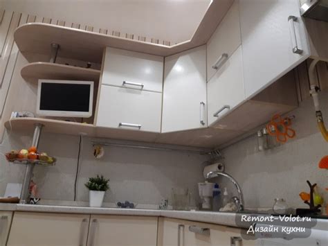 Угловая кухня с плитой и стиральной машинкой - 92 фото