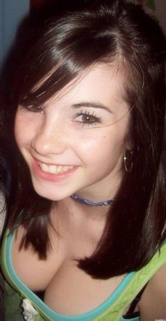 Incredible Cleavage Porn Pic