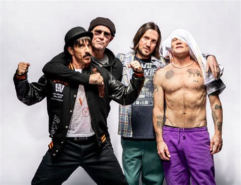 Baterista do Red Hot Chili Peppers toca Legião Urbana e viraliza