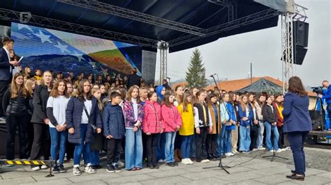 Hiljade Mladih Na Trgu Slobode U Tuzli Povodom Dana Nezavisnosti