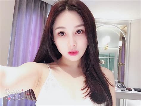 H I B N Th N N M R Nhau Di N Bikini Khoe Body N Ng B Ng T C Instagram