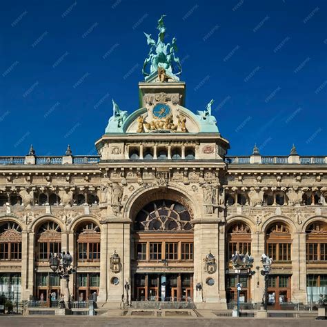 Premium Photo | Exterior view of the historic Gare de Lyon train