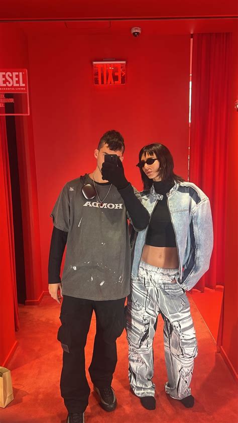 Juanita Tinelli estrena mini vestido en clave ceñido nude y ultra XS