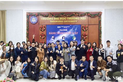 Chi BỘ Khoa LuẬt TỔ ChỨc LỄ KẾt NẠp ĐẢng ViÊn MỚi Khoa Luật