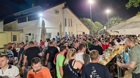 Ova Omladina Pokazuje Fe Ta Mo E I Po Recesijskim Cijenama Evo Po To Nude Evape I Pivo