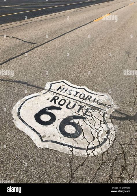 Historic Route 66 Road in Illinois Stock Photo - Alamy