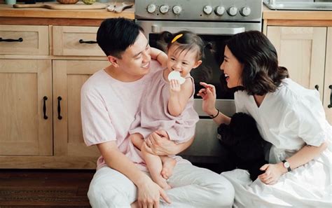 Hot Vlogger Gia đình Cam Cam chia sẻ chuyện chi tiêu sau kết hôn Quỹ chung hay quỹ đen