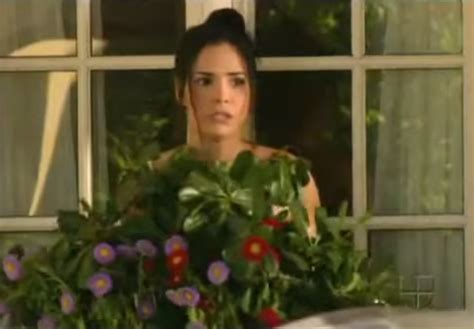 Naked Scarlet Ortiz In Amas De Casa Desesperadas