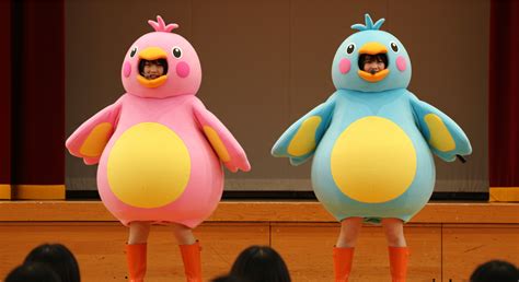 【お題箱】ぴぴハピーを披露する生徒 - 着ぐるみコージーハウス