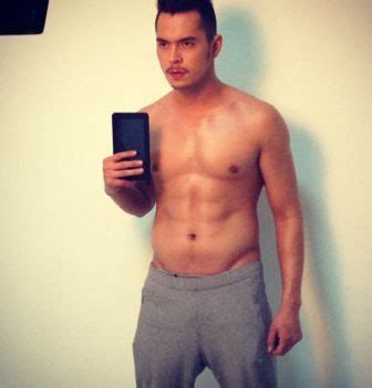 Jake Cuenca Poses His Shirtless Selfie Pic Is He Hot Or Not