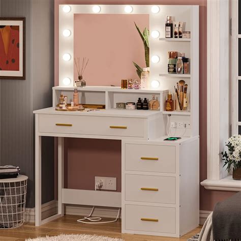 Lighted Vanity Mirror And Table At Frieda Leach Blog