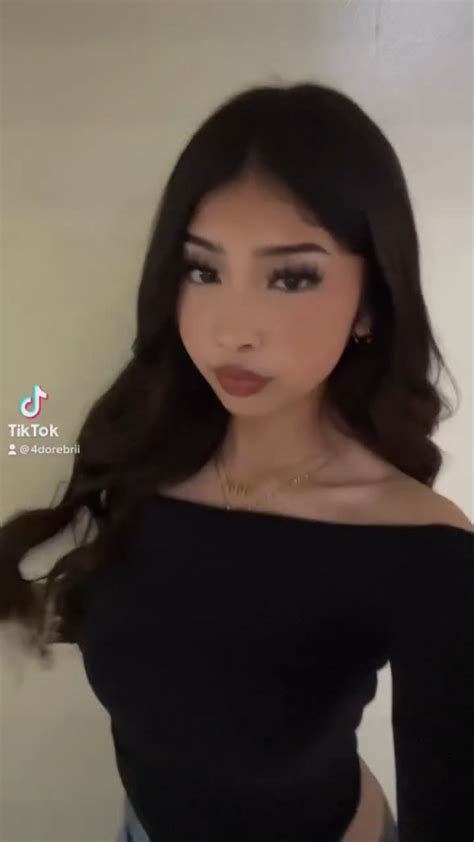 Épinglé par Samantha Samantha sur Latina inspo Jolis vêtements Maquillage