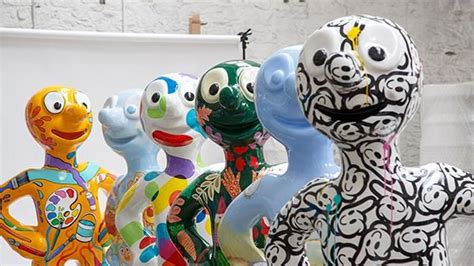 Human-sized Morph sculptures arriving in central London - BBC News