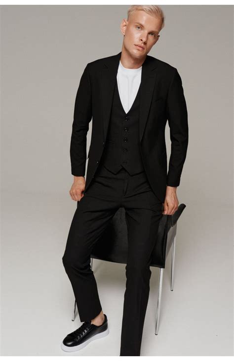 Купить костюм тройку в Минске: мужской костюм с жилеткой