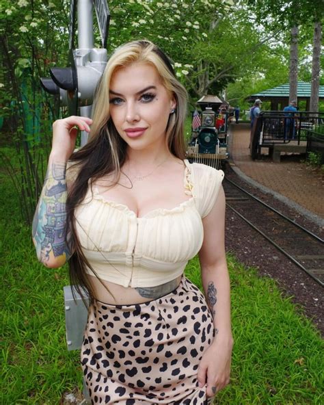 Name : Cubbi Thompson Nickname: Cubbixoxo Date of Birth : 22 Jun 1991