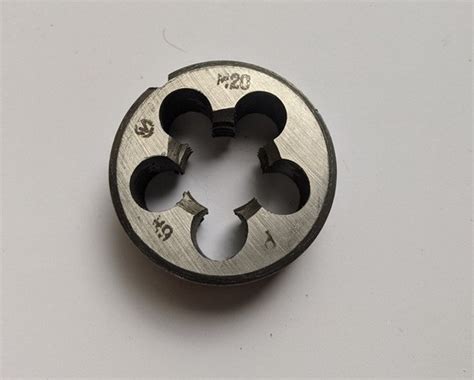 Плашка М1,4 для метричного різьблення права – фото, відгуки ...