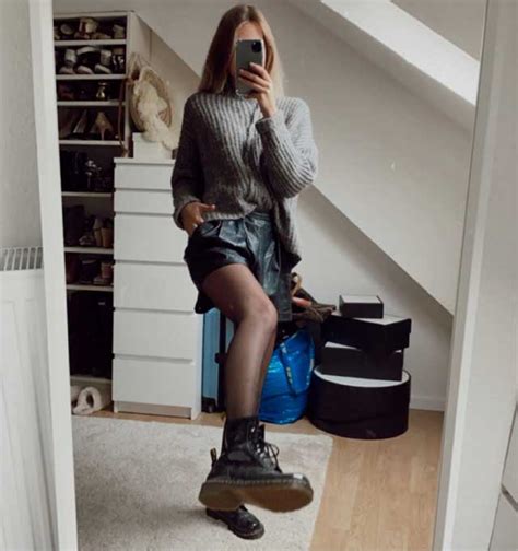 Hot Sexy Kimm Laurine Bikini Pics