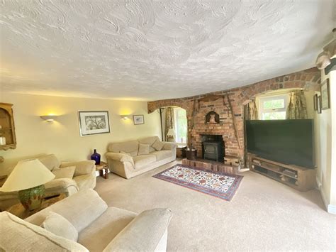 Station Road, Wrenbury, CW5 - James Du Pavey