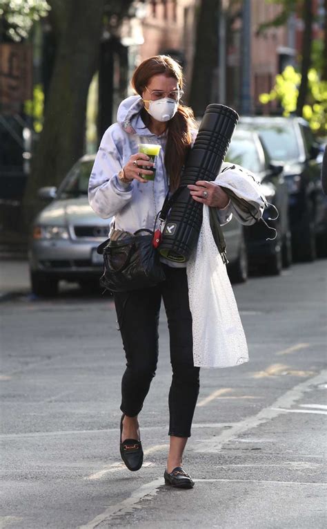 Brooke Shields Wearing Bikini On The Beach In Mexico Celebrity Wiki Onceleb Wiki