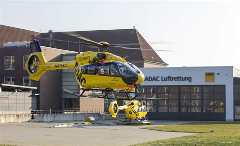 Drei Neue ADAC Rettungshubschrauber Am Himmel ADAC Luftrettung