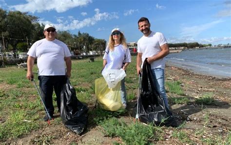 Puglia Rifiuti Abbandonati I Volontari De La Via Della Felicit