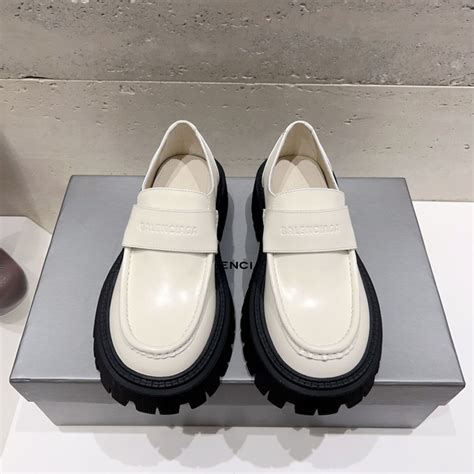Лоферы Balenciaga - купить с доставкой по выгодным ценам в интернет ...