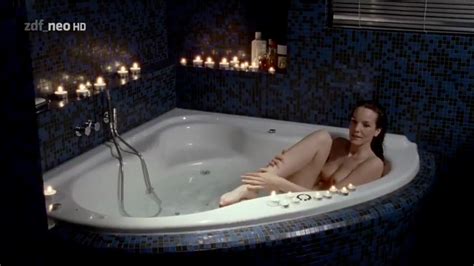 Anne Sarah Hartung Nude Pics Pagina 1