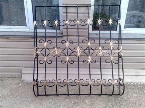 Решетка на окно с подставкой под цветы (цена в Одессе)