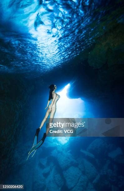 9 Hot Sexy Wendy Yu Bikini Pics