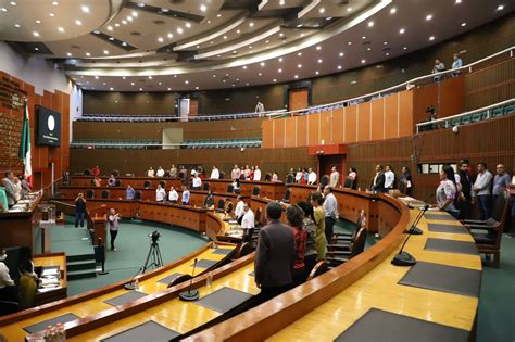 Aprueba el Congreso tipificar como delitos el robo y la clonación de