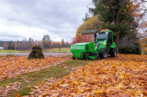 Вакуумная щетка для минитрактора и погрузчика / Навесное оборудование Avant