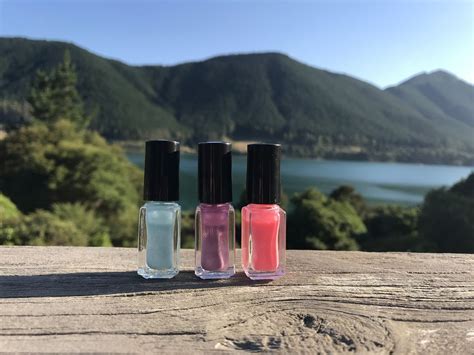 Водії й не здогадувалися: ось навіщо тримати в машині жіночий лак для ...